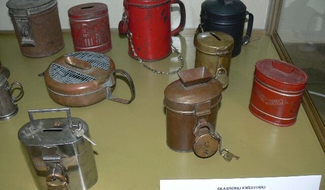 Baranów Sadnomierski: Wystawa skarbonek w zamkowym muzeum