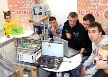 Mielec: Nauka szkolna  winna wyjść na zewnątrz