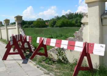 Tarnobrzeg. Dziura w murze zostanie załatana.