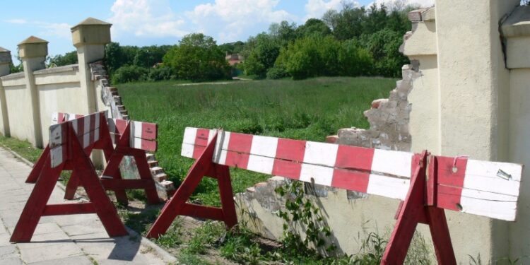 Tarnobrzeg. Dziura w murze zostanie załatana.