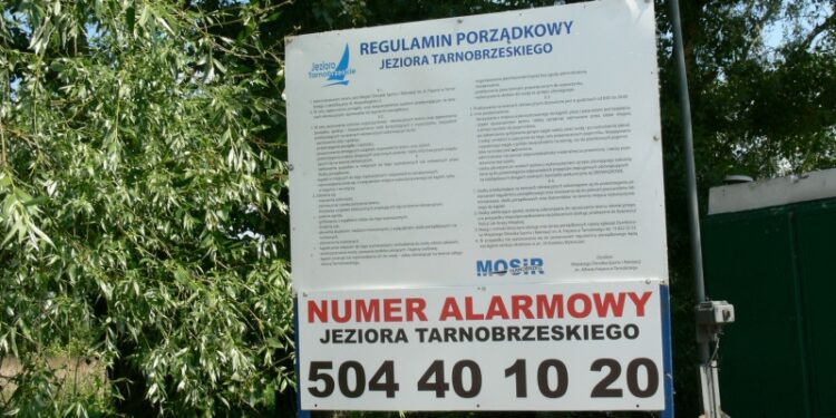 Tarnobrzeg. Numer alarmowy nad Jeziorem Tarnobrzeskim.