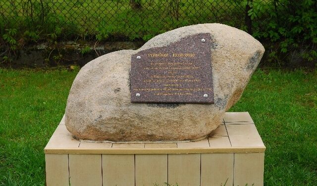 Tarnobrzeg: Obelisk w rocznicę powodzi
