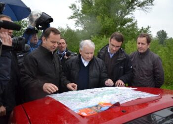 Gorzyce: Jarosław Kaczyński na ujściu Sanu do Wisły