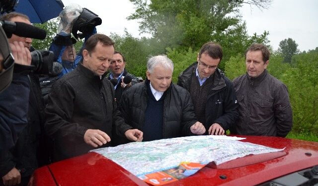 Gorzyce: Jarosław Kaczyński na ujściu Sanu do Wisły
