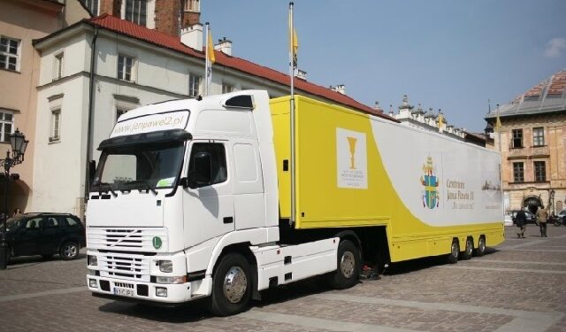 Mielec: Mobilne Muzeum świętego Jana Pawła II.