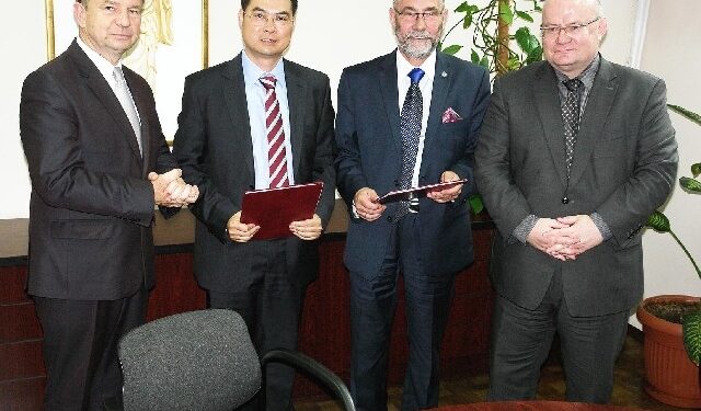 Stalowa Wola: LiuGong i Politechnika podpisali umowę