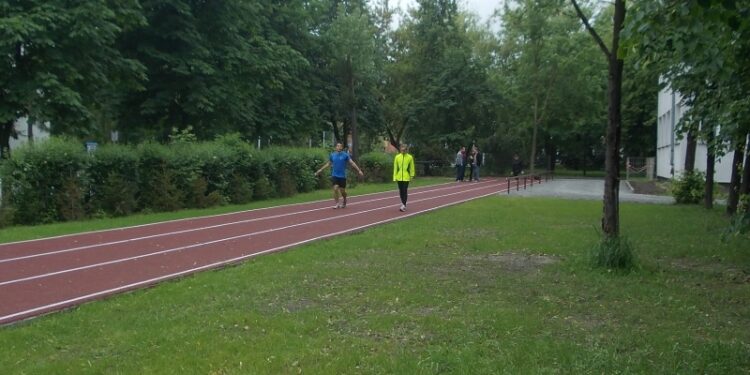Tarnobrzeg. Zawody lekkoatletyczne na otwarciu nowej bieżni.