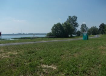 Tarnobrzeg. WC nad jeziorem.