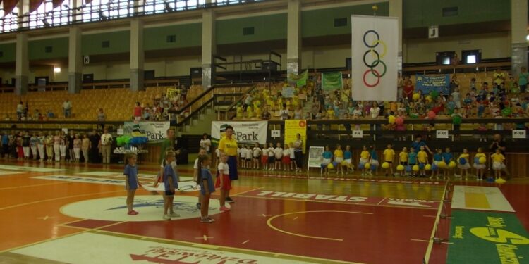 Tarnobrzeg. Rywalizacja, zabawa, emocje podczas II Tarnobrzeskiej Sportowej Olimpiady Przedszkolaków.