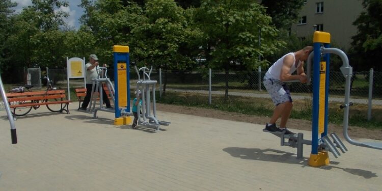 Tarnobrzeg. Siłownia zewnętrzna cieszy się popularnością.