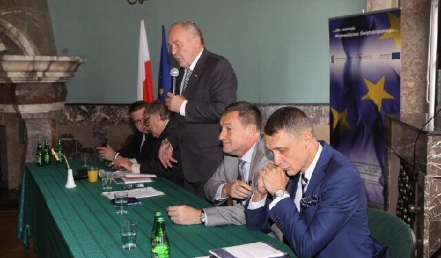 Region: Świętokrzyskie czeka na negocjacje