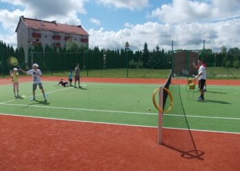 Tarnobrzeg. Bezpłatny tenis dla dzieci i młodzieży.