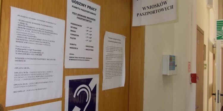 Tarnobrzeg. Punkt przyjęć wniosków paszportowych we wtorki pracuje dłużej.