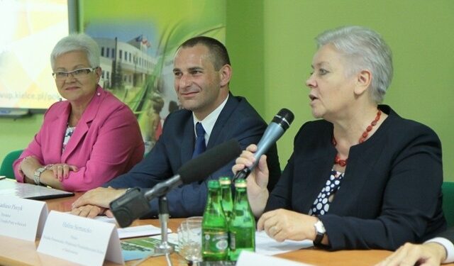 Region: Pomoc dla zwalnianych nauczycieli.