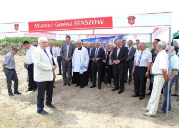Staszów: Wbito łopaty na budowie obszaru gospodarczego