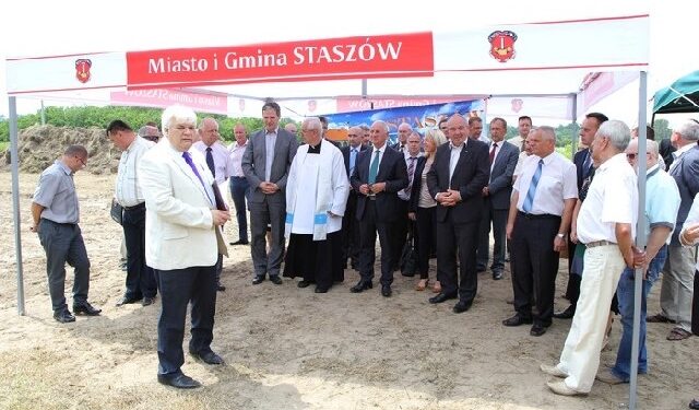 Staszów: Wbito łopaty na budowie obszaru gospodarczego