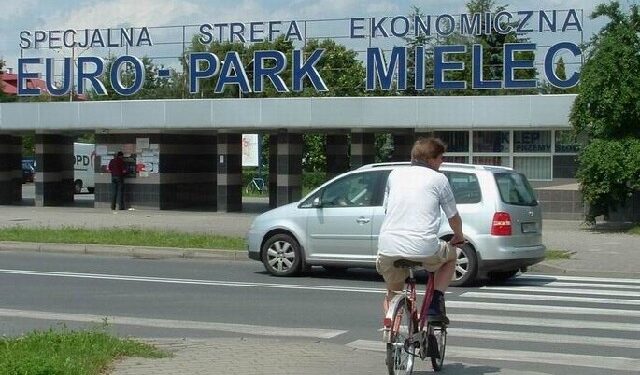Mielec: Ulica Strefowa jest już drogą publiczną.