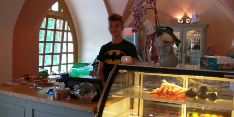 Tarnobrzeg: Działa już kawiarnia w Zamku Dzikowskim