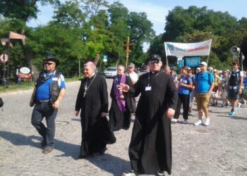 Sandomierz: Ruszyła piesza pielgrzymka na Jasną Górę.