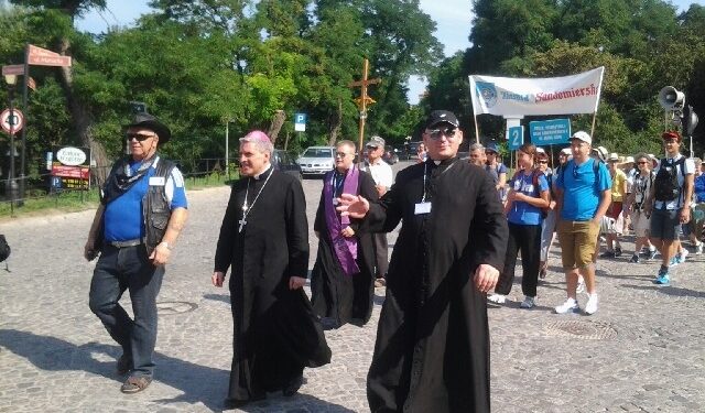 Sandomierz: Ruszyła piesza pielgrzymka na Jasną Górę.