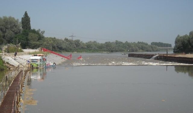 Stalowa Wola: Próg przeszkodą dla wodniaków.