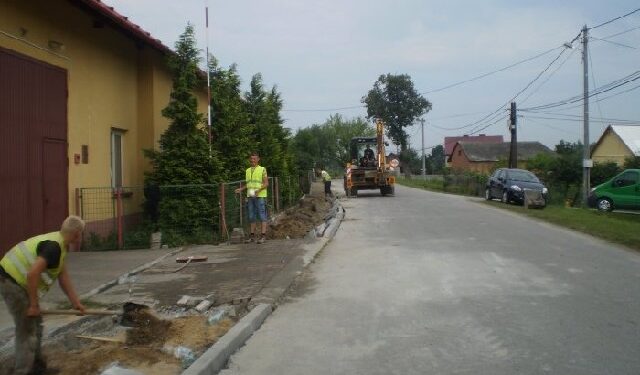 Mielec: Nowe chodniki w gminie Mielec