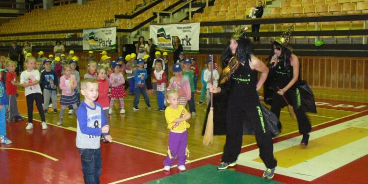 Tarnobrzeg. Dzień Przedszkolaka  w hali MOSiR.