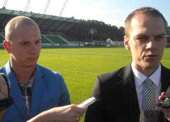 Stalowa Wola: Budowa etapowa stadionu budzi emocje