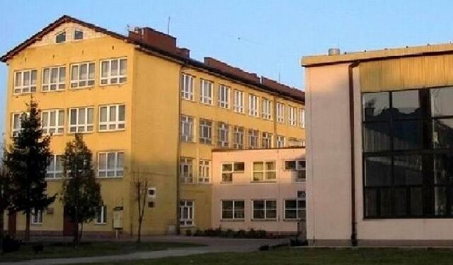 Kolbuszowa: Liceum czeka wymiana instalacji elektrycznej.