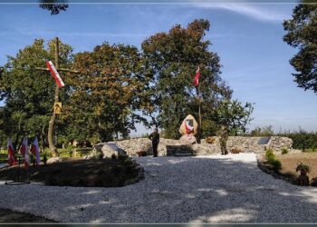 Klimontów: Park Katyński ma już pięć lat