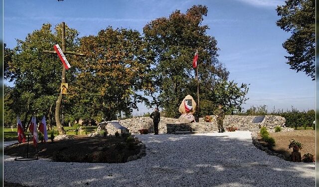 Klimontów: Park Katyński ma już pięć lat