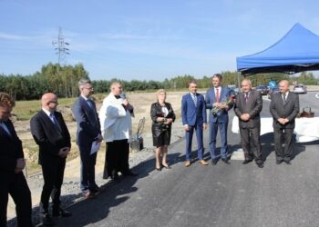 Staszów: Oddano do użytku drogę Staszów-Osiek.