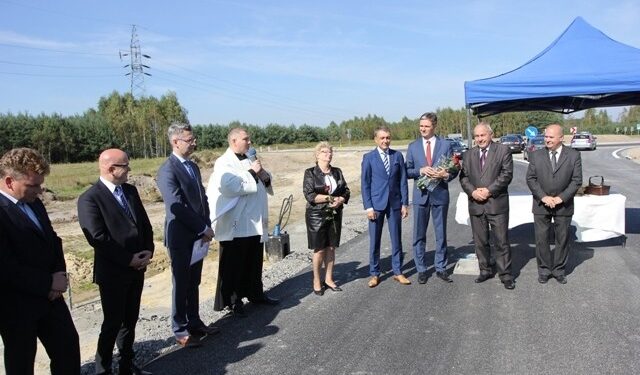 Staszów: Oddano do użytku drogę Staszów-Osiek.