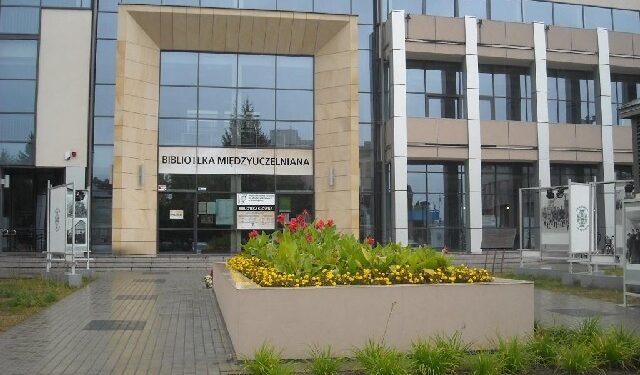 Stalowa Wola: Pierwsza rocznica w nowym gmachu