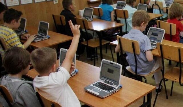 Cmolas: Komputeryzacja gminy.