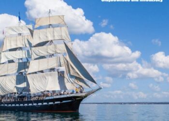 Mielec: "Z powrotem i tam czyli opowieść o dwukrotnym przepłynięciu Atlantyku" – slajdowisko dla młodzieży