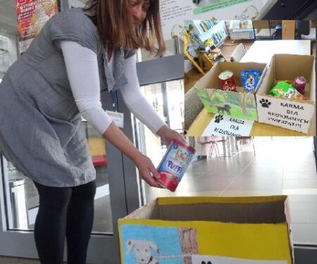 Stalowa Wola: Człowieku podaj łapę w bibliotece.