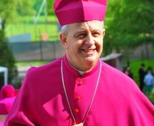 Mielec: Były wikariusz mielecki, Biskupem Kieleckim.