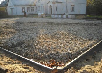Baranów Sandomierski: Nowe boisko przy szkole w Knapach