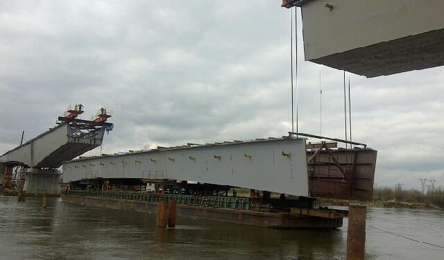 Mielec: Dwa brzegi połączone