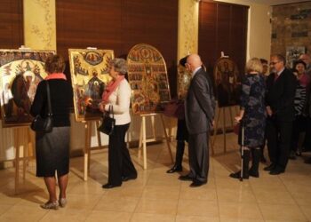 Stalowa Wola: Ikony w Spółdzielczym Domu Kultury.