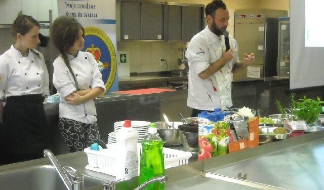 Stalowa Wola: Kuchnia molekularna i andrzejkowa magia.