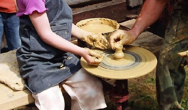 Kolbuszowa: Warsztaty garncarskie.