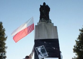 Mielec: Kontrowersyjny pomnik miał być usunięty 23 lata temu.