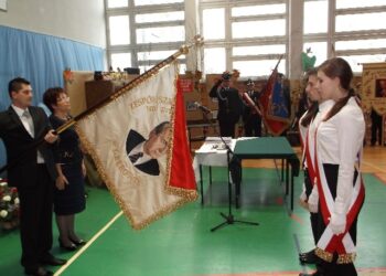 Grębów: Nowy sztandar dla Zespołu Szkół Ogólnokształcących