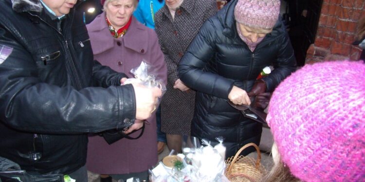 Sandomierz: Kiermasz u dominikanów.