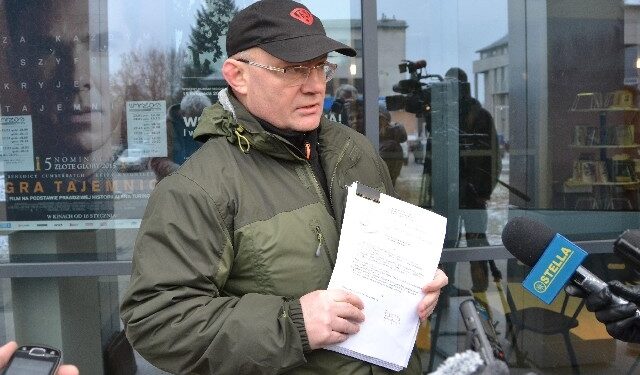 Stalowa Wola: Były włodarz o ławkach i książkach.