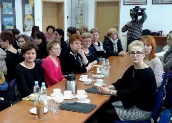 Kolbuszowa: Pielęgniarki i położne walczą w starostwie o podwyżki.