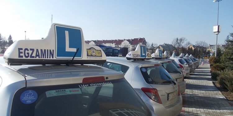Tarnobrzeg. Zdajesz egzamin praktyczny na prawo jazdy? Wlicz stres związany z czekaniem na swoją kolej.