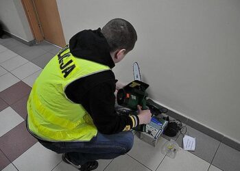 Mielec: Policjanci zatrzymali sprawców kilkunastu włamań.